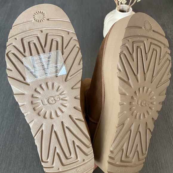 Brand New Women’s UGG Classic Mini Platform - Picture 5 of 5